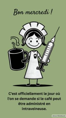 Illustration d'une infirmière souriante tenant une tasse de café dans une main et une seringue dans l'autre, sur fond uni.