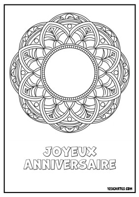 Mandala circulaire avec des motifs complexes et un espace vide au centre.