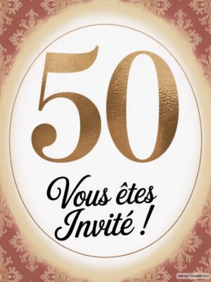 Carte d'invitation avec le chiffre 50 en grand, sur fond or et un texte en noir. Décorations florales en arrière-plan.