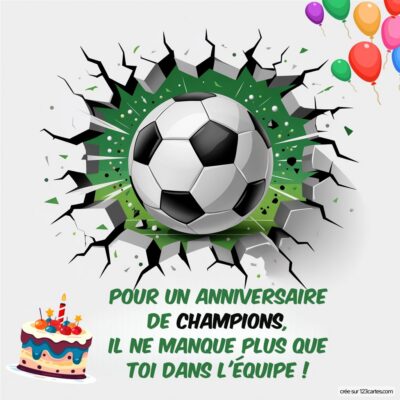Invitation anniversaire sur le thème du football, avec un ballon en mouvement et un gâteau festif.