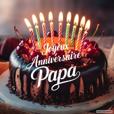 Gâteau au chocolat décoré de bougies colorées et de cerises avec l'inscription Joyeux Anniversaire Papa en lettres stylisées.