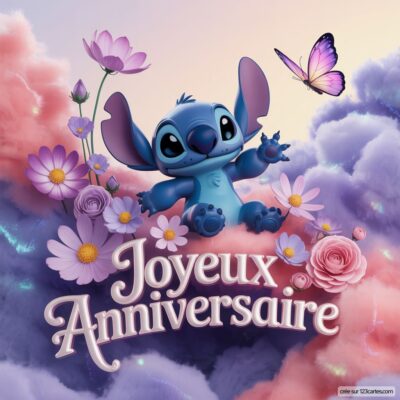 Carte d'anniversaire joyeuse avec Stitch, un personnage bleu entouré de fleurs roses et d'un papillon sur un fond nuageux pastel.