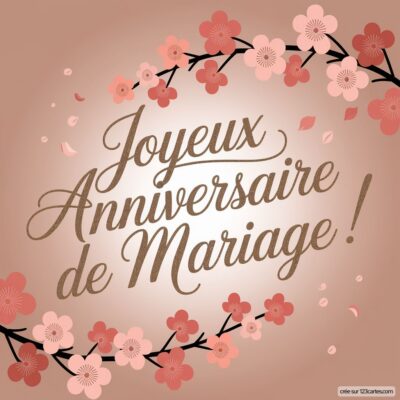 Carte virtuelle avec un fond rose, ornée de fleurs délicates et le message : Joyeux Anniversaire de Mariage ! en doré.