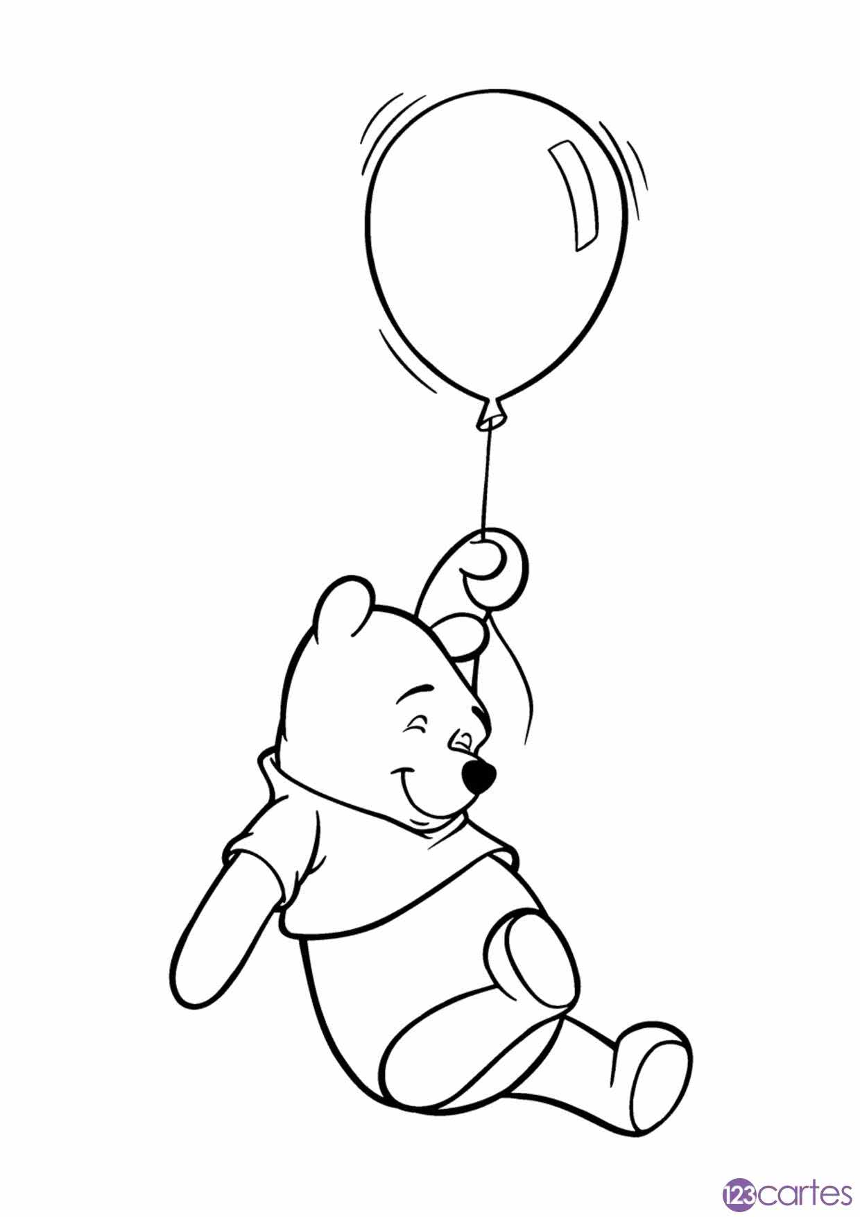 Winnie l'ourson flotte dans les airs à l'aide d'un ballon