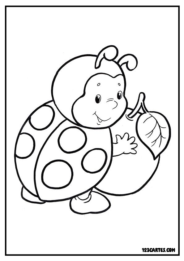 Coloriage adorable de bébé coccinelle tenant une pomme