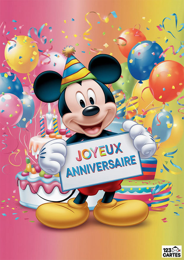 Mickey tenant une pancarte Joyeux Anniversaire entouré de ballons colorés et gâteau avec bougies.